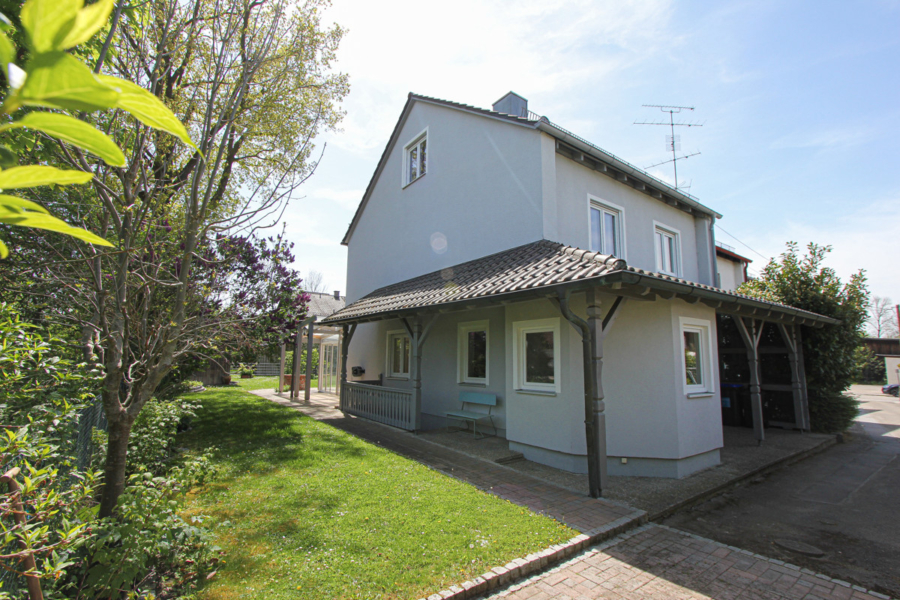 Ansicht Ost - Großzügiges Reiheneckhaus mit traumhaftem Garten in ruhiger Lage von Langenpreising