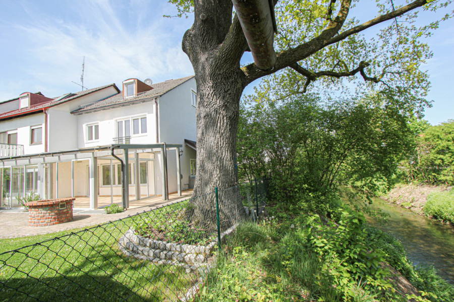 Bachlauf - Großzügiges Reiheneckhaus mit traumhaftem Garten in ruhiger Lage von Langenpreising