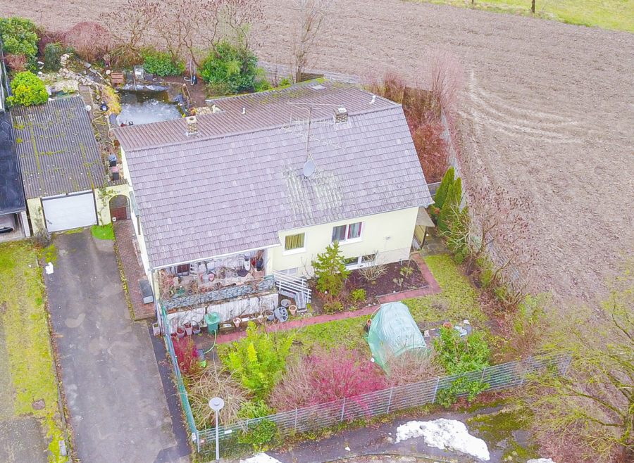 Draufsicht - Naturnahes Wohnen: Schön eingewachsenes Grundstück mit Einfamilienhaus in ruhiger Lage