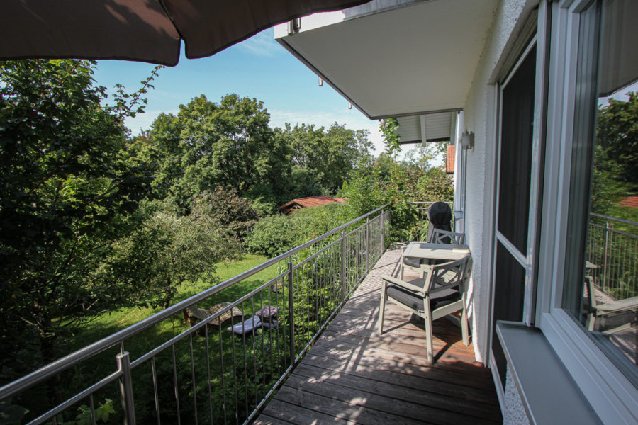 Moderne 3-Zimmer-Wohnung in traumhafter Lage von Langenpreising - Balkon